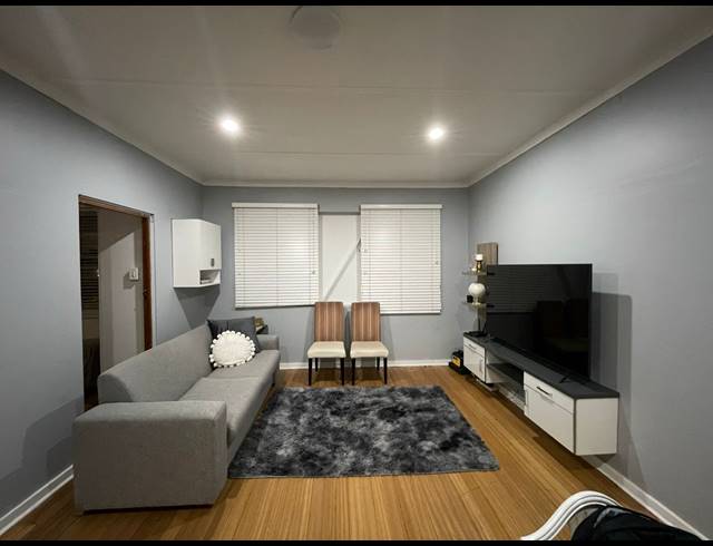 1.5 BEDROOM FLAT FOR SALE IN GLENWOOD